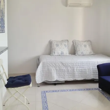 Rdom Carlos Apartman